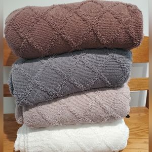 Barefoot dreams cozychic diamond jacquard throw Chestnut